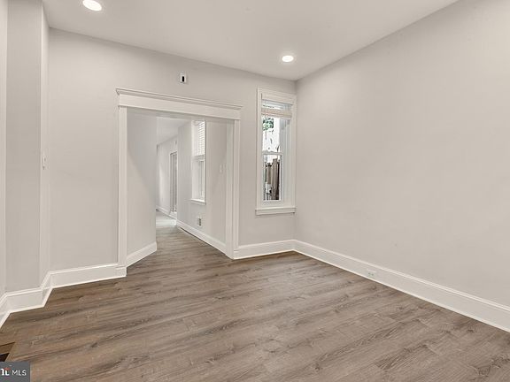 5th image of 1134 E Oxford St