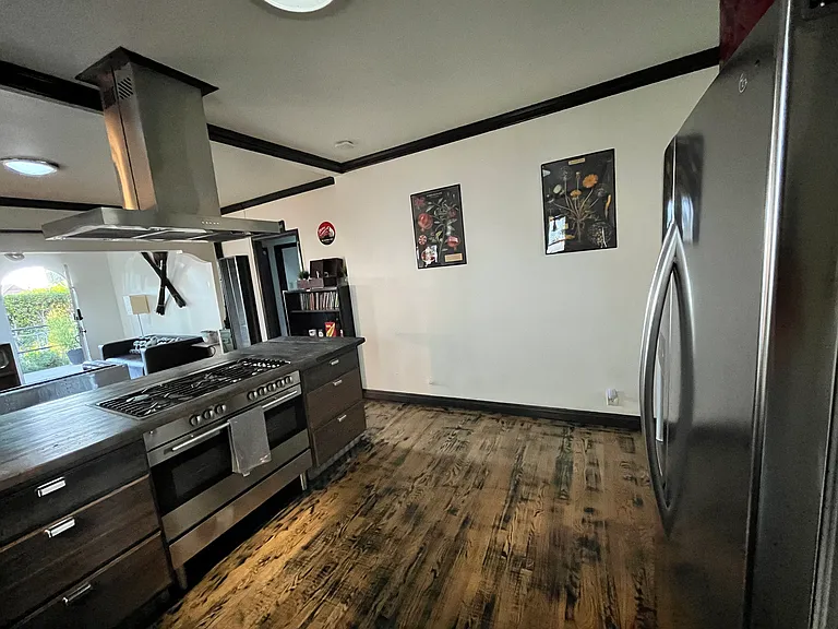 6537 Lexington Ave — Photo 9