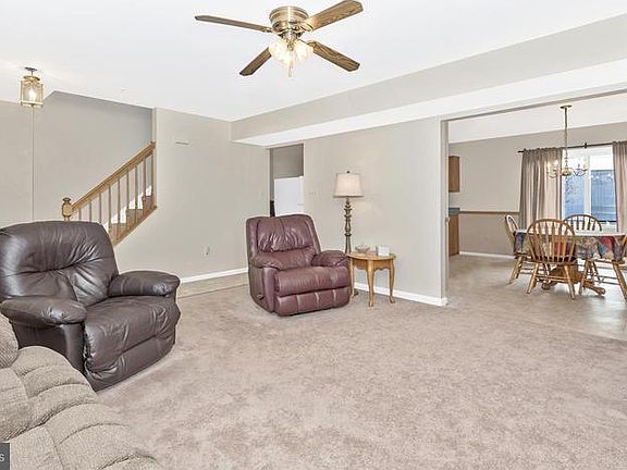 4th image of 307 Stull Ct