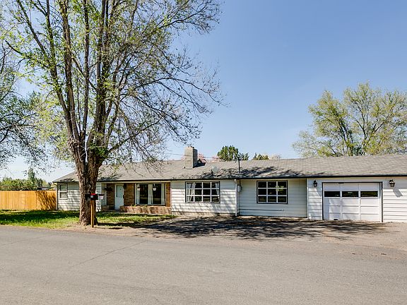 4th image of 235 NW Terrace Ln