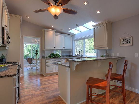 3rd image of 10124 NE 143rd St