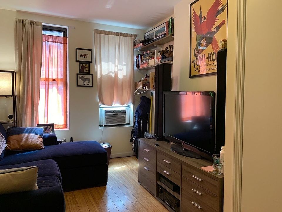 1st image of 423 W 45th St APT 1FW