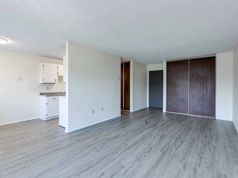 Van Dyke Apartments — Photo 41