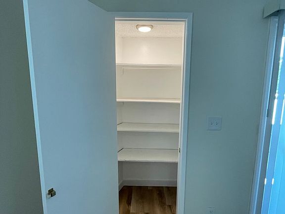 2nd image of 6039 Whitsett Ave APT 207