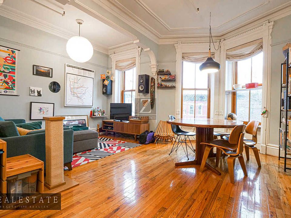 1st image of 585 Carlton Ave #2