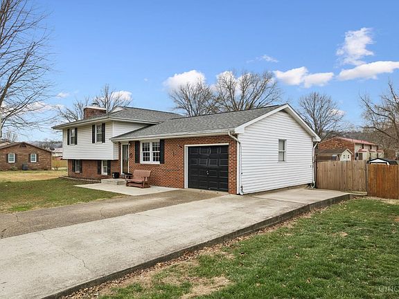 3rd image of 1885 Campbell Dr