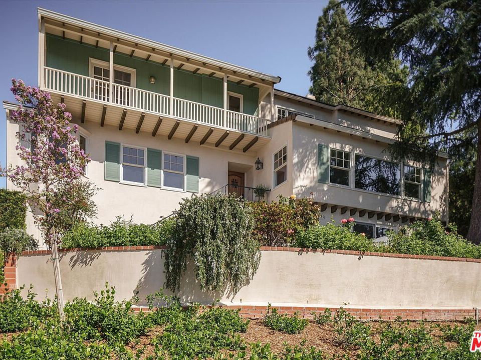 1st image of 2560 Micheltorena St