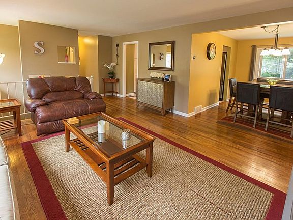 3rd image of 28870 Lynhaven Dr