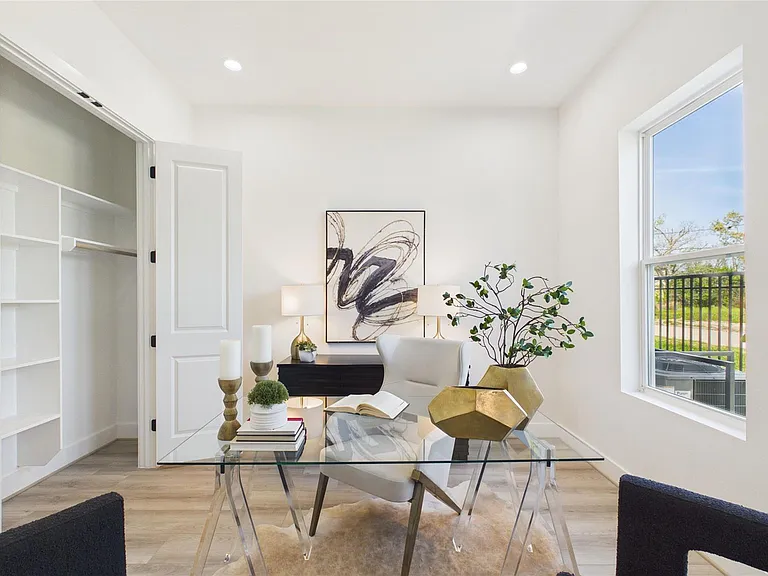 2421 Harrington St — Photo 13