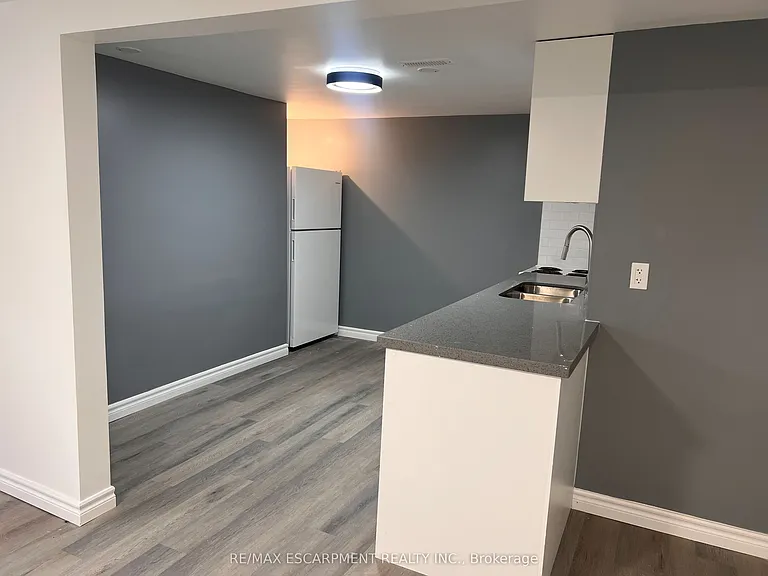 23 Ivanhoe Rd #LOWER — Photo 6