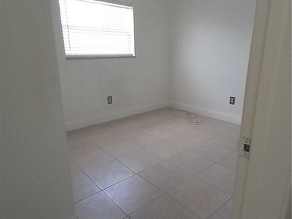 5th image of 330 NW 38th St