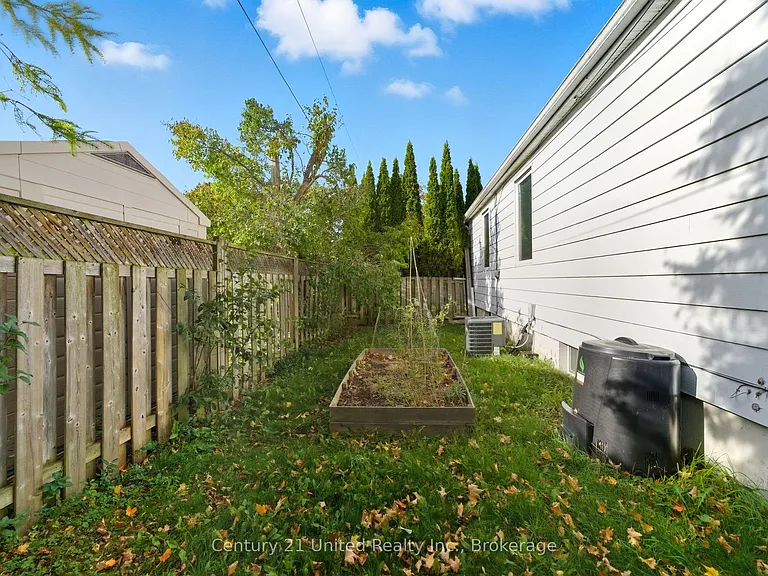 559 Hamilton St — Photo 44