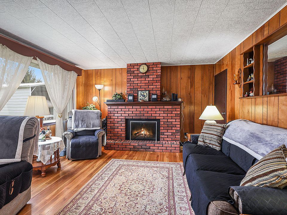 65 East St, Casnovia, MI 49318 Zillow