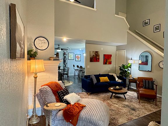2nd image of 2902 Village Cir