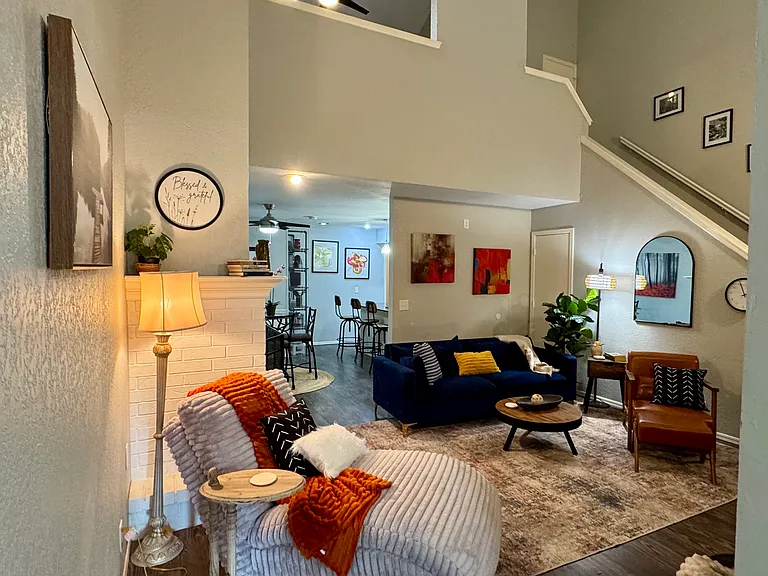 2902 Village Cir — Photo 2