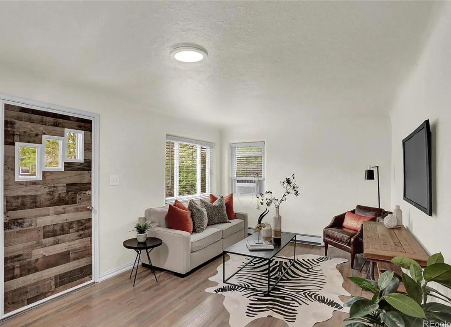 3 bed, 990 sqft, $3,000 — Photo 4