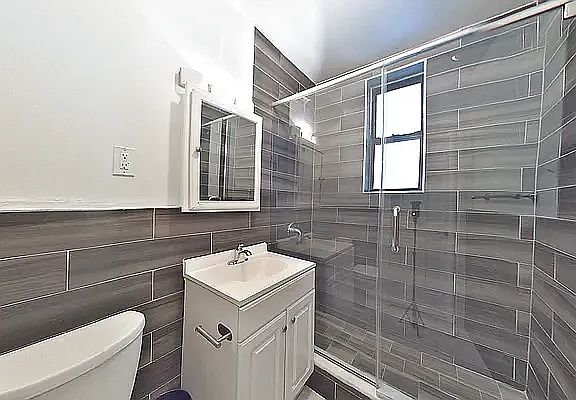 5th image of 102 W 79th St APT 4F
