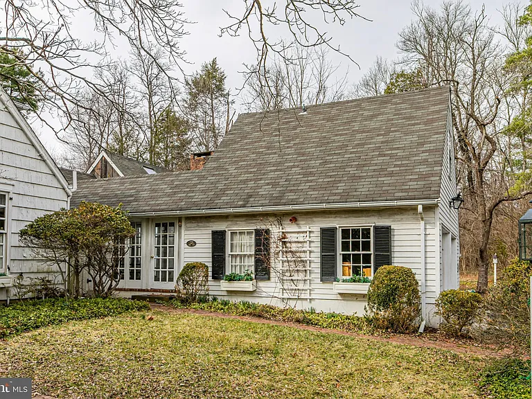 607 Rosedale Rd — Photo 2