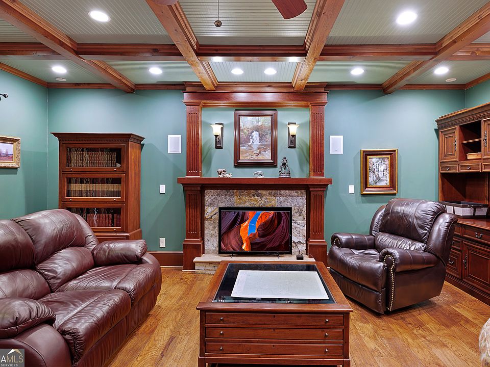 37th image of 230 Woodside Ln