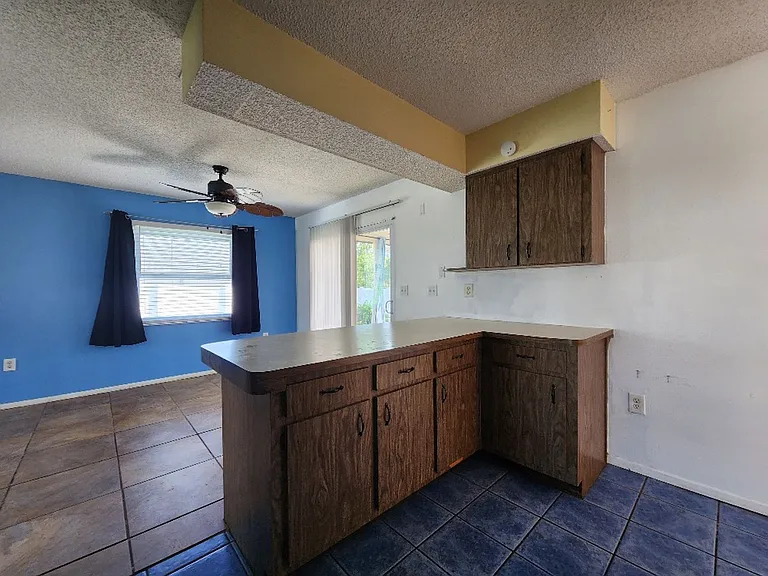 1425 Hathaway Ave — Photo 9