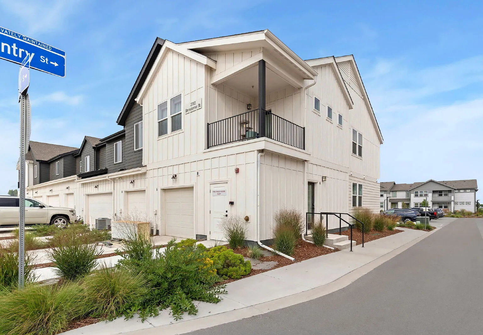 2 bed, 2.0 bath, 1166 sqft, $2,200 — Photo 1