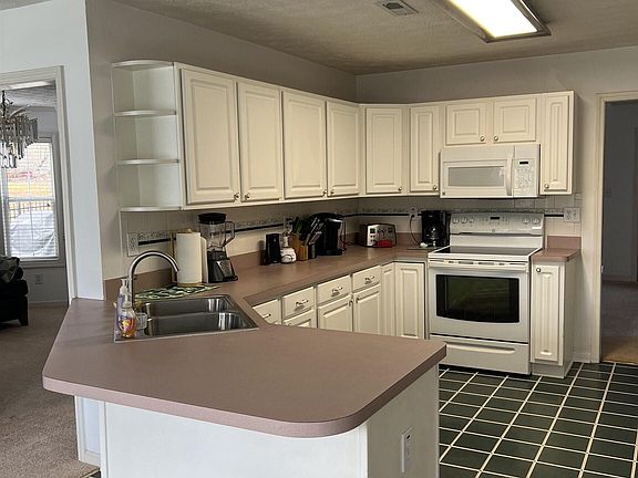 3rd image of 3209 Stonemill Dr