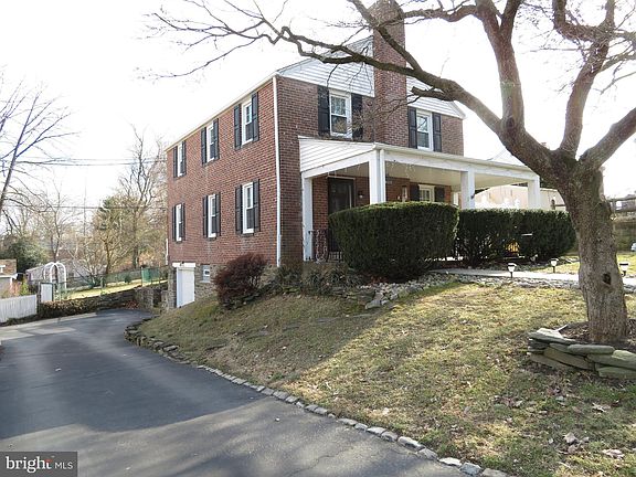 3rd image of 625 Palairet Rd