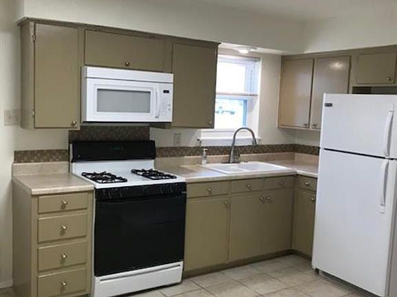 2nd image of 1522 W Tucker Blvd APT A