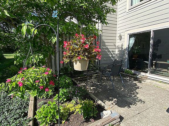 3rd image of 739 Peninsula Ct