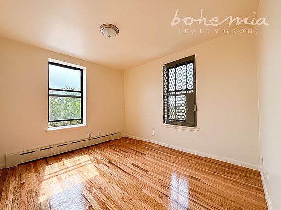4th image of 800 E 223rd St APT 5C