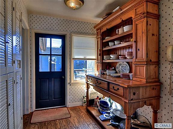4th image of 363 Flower St