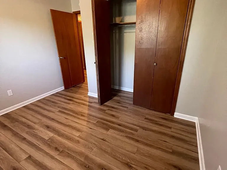 Pecan Manor Apartments — Photo 29