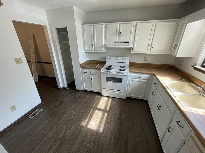 2 bed, 1.5 bath, 1400 sqft, $1,425 — Photo 4