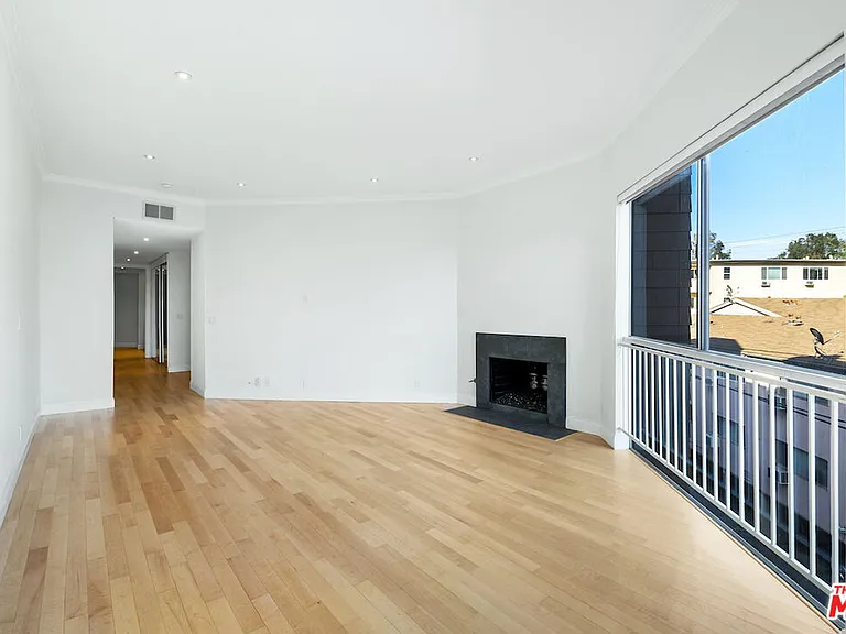 11628 Montana Ave #206 — Photo 31