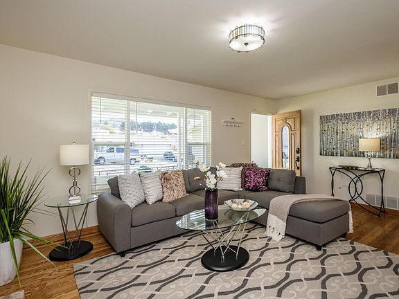 5th image of 443 Forest View Dr