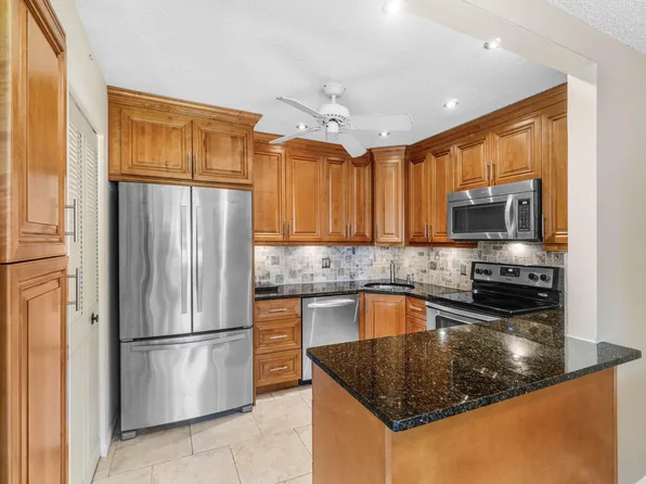 322 Pine Ridge Circle #A-2, Greenacres, FL 33463