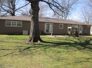 102 Bartlett St, Lamar, MO 64759