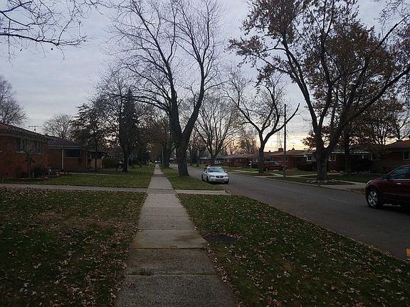 5th image of 26806 Newport Ave