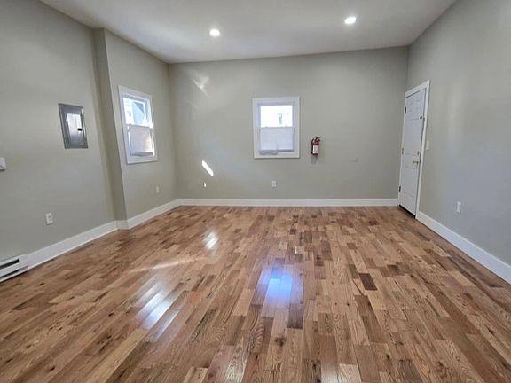 4th image of 376 Avon Ave #1L