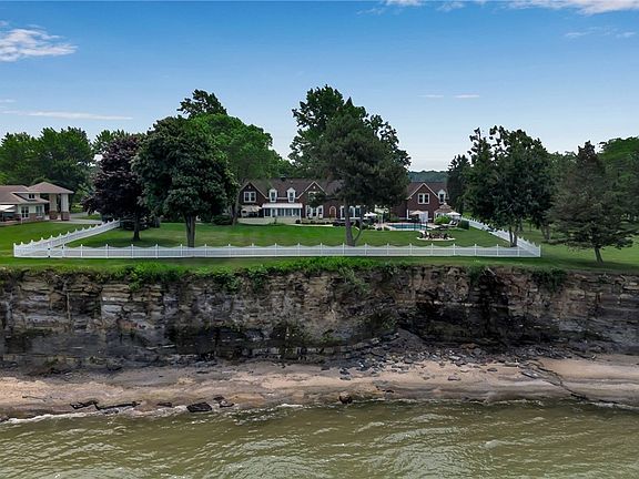 4th image of 7110 Lake Shore Rd