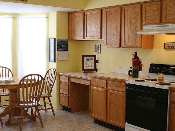 Bright Kitchen With Breakfast Nook!