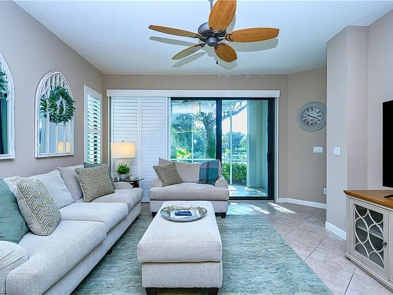 2371 Ravenna Blvd #101 — Photo 4
