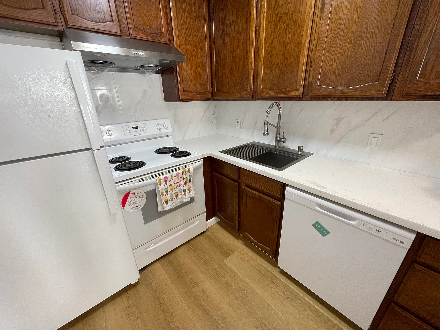2 bed, 900 sqft, $2,700 — Photo 3