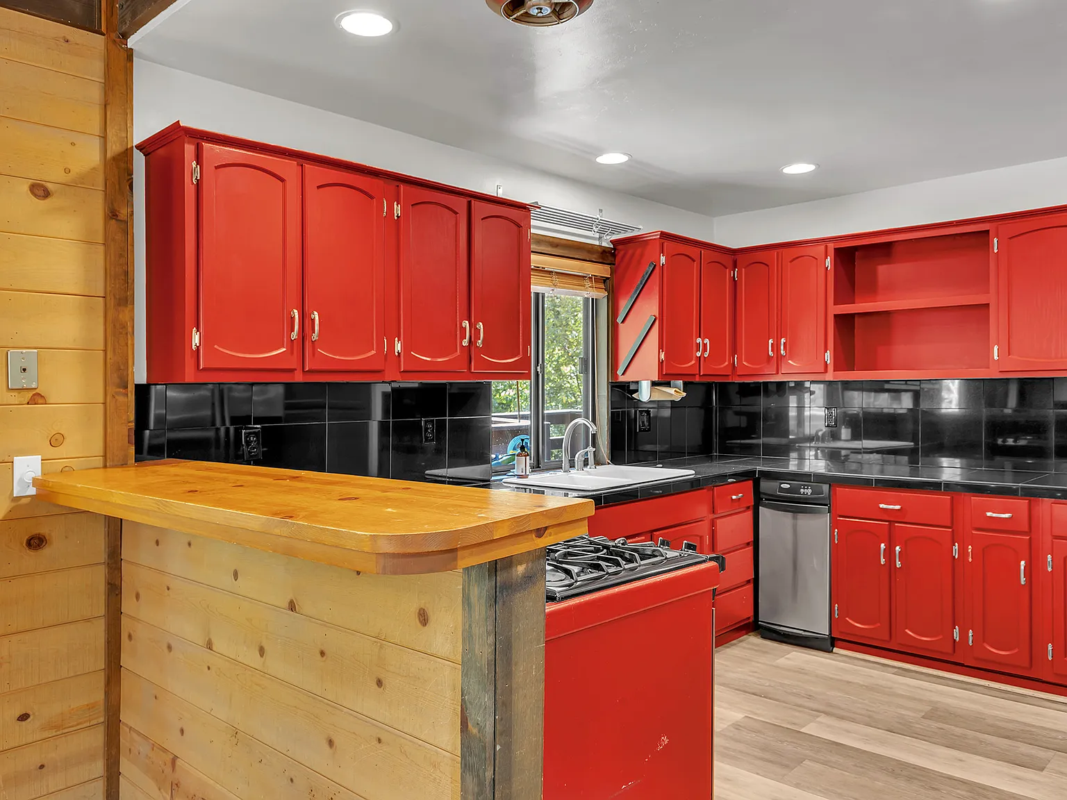 25220 Lodge Rd — Photo 1