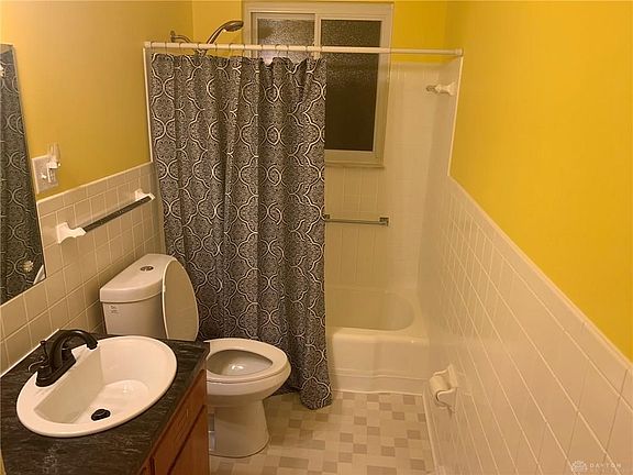 4th image of 1413 Flesher Ave