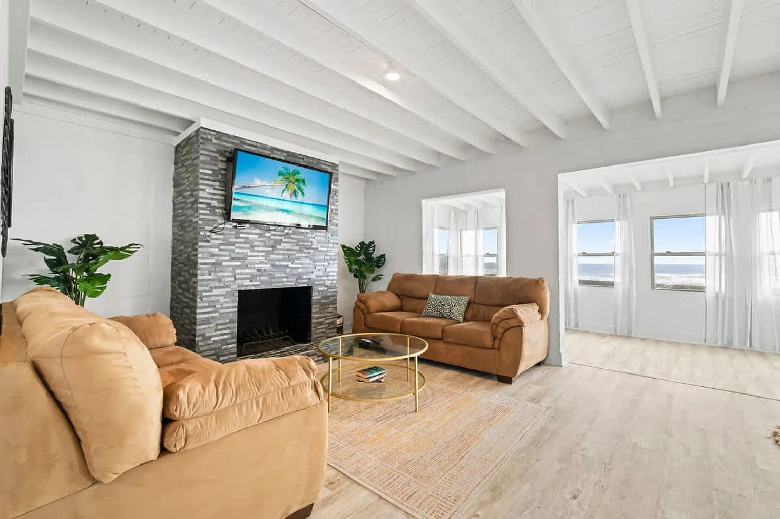 4 bed, 2.0 bath, 2992 sqft, $11,424 — Photo 3