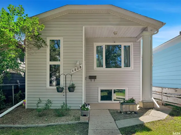 1223 Robinson STREET, Regina, SK S4T 2N3