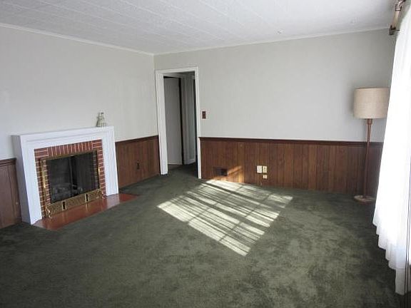2nd image of 110 W Park Dr