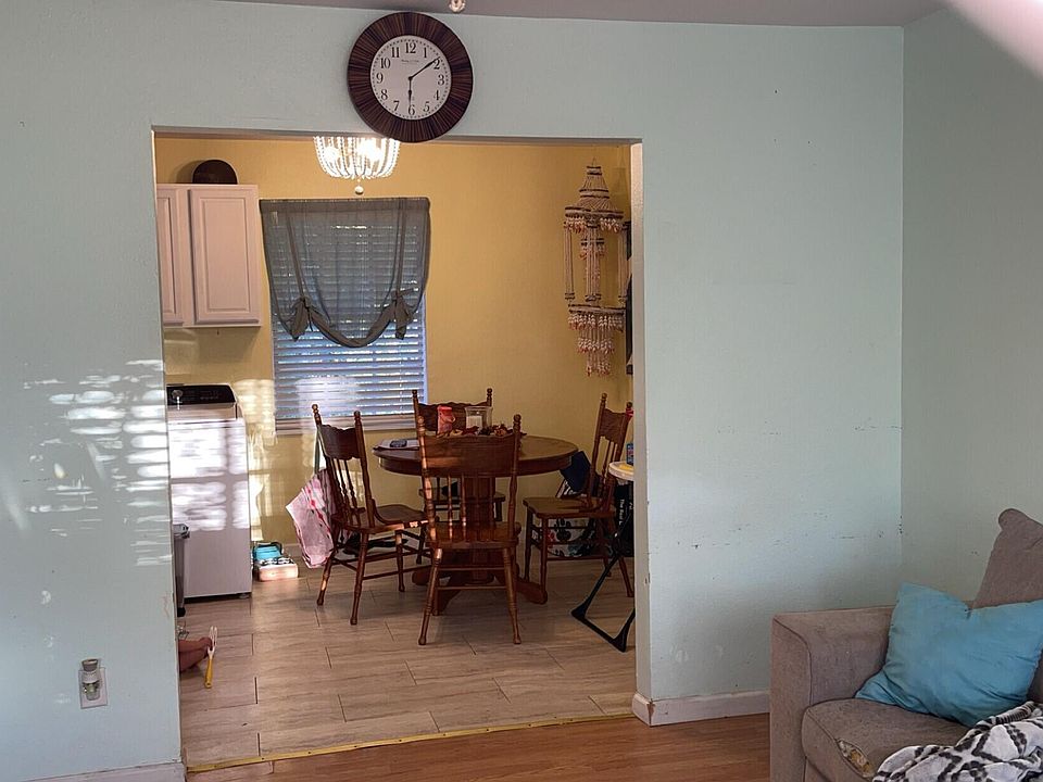 2nd image of 3908 Pine St