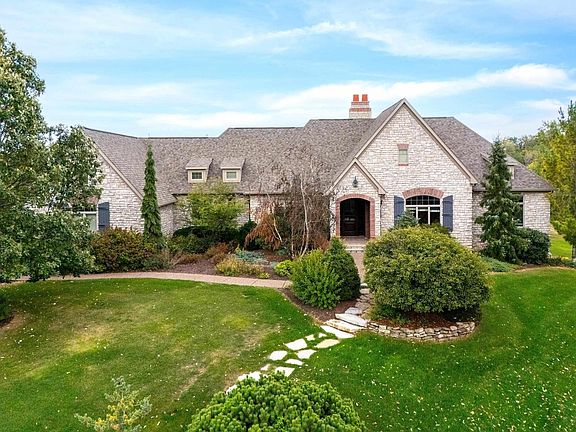 2nd image of 27 Pebble Creek Cir